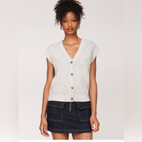 Avec Les Filles Tops - MWT Women's Cable Knit Button-Front Vest